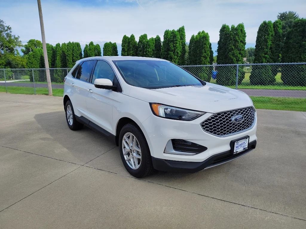 Used 2024 Oxford White Ford SEL image 3