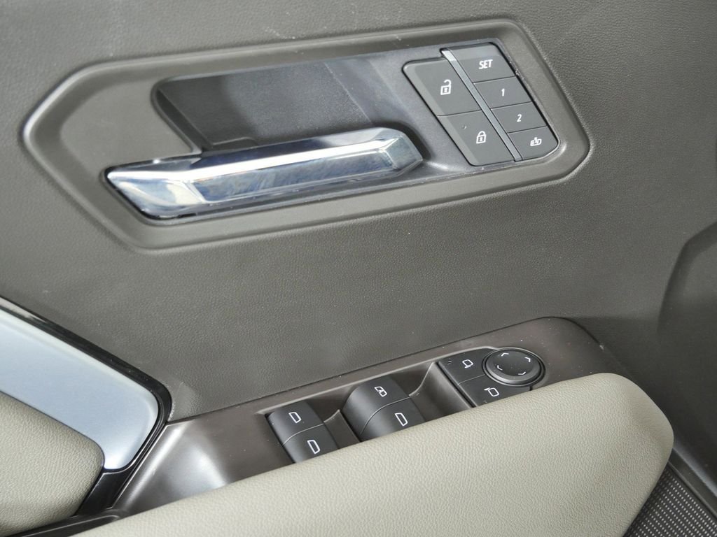 Used 2025 White Chevrolet ZR2 image 34