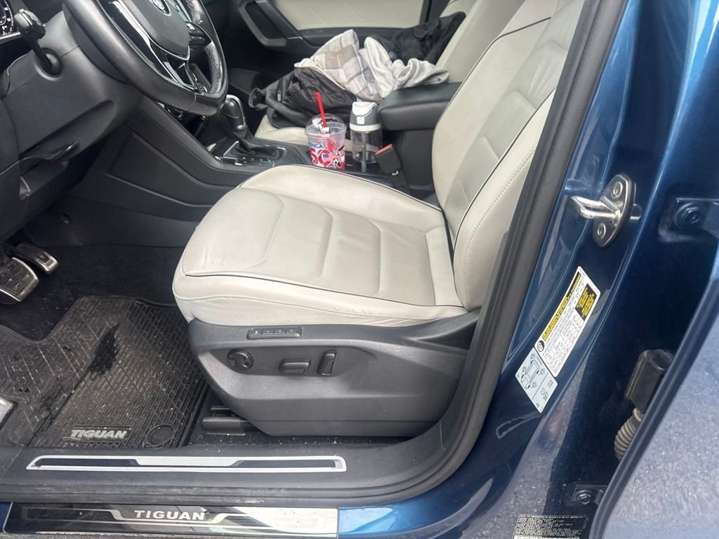 Used 2018 Blue Volkswagen 2.0T SEL Premium image 36