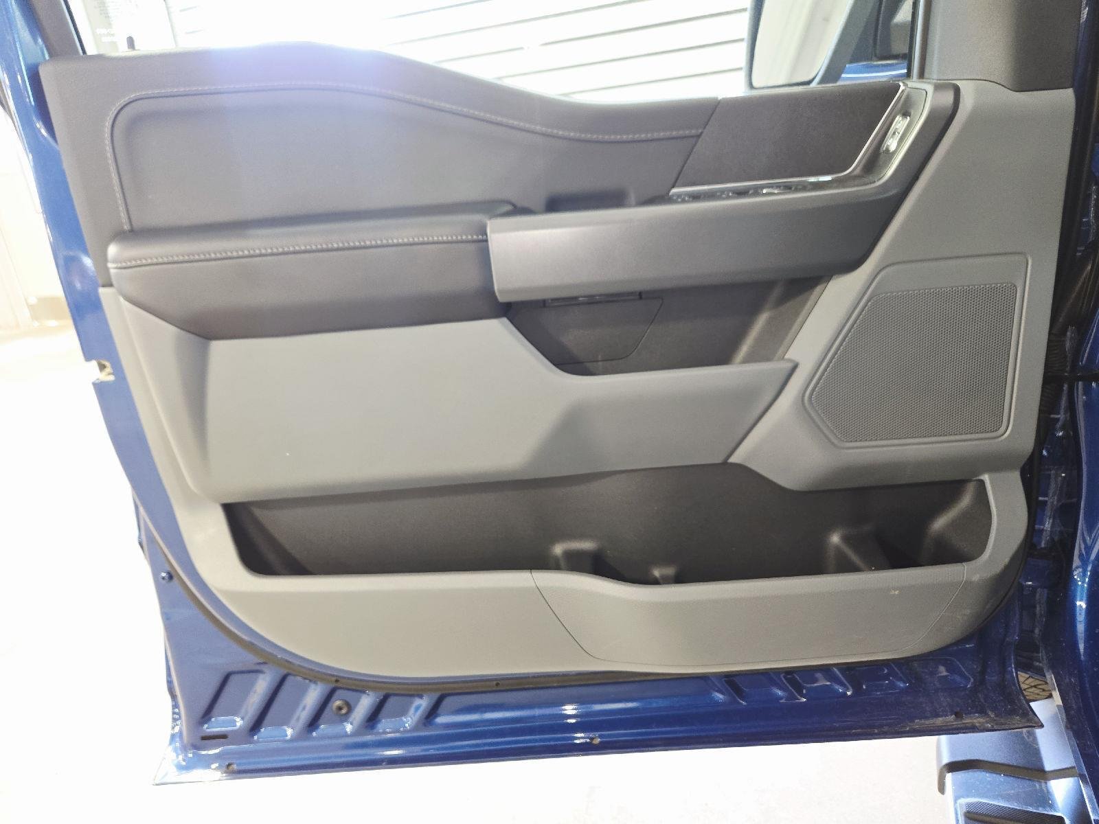 Used 2025 Atlas Blue FORD XLT image 18