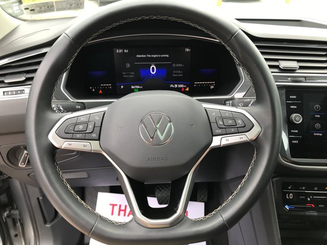 Used 2022 Pyrite Silver Metallic Volkswagen SE image 16