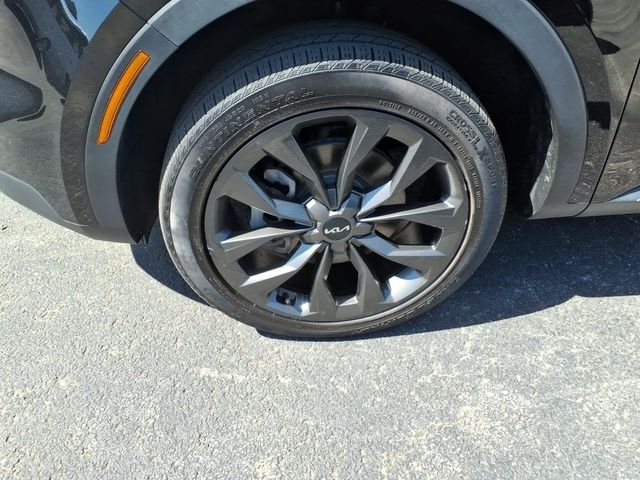 Used 2023 Black Kia X-Line EX image 9