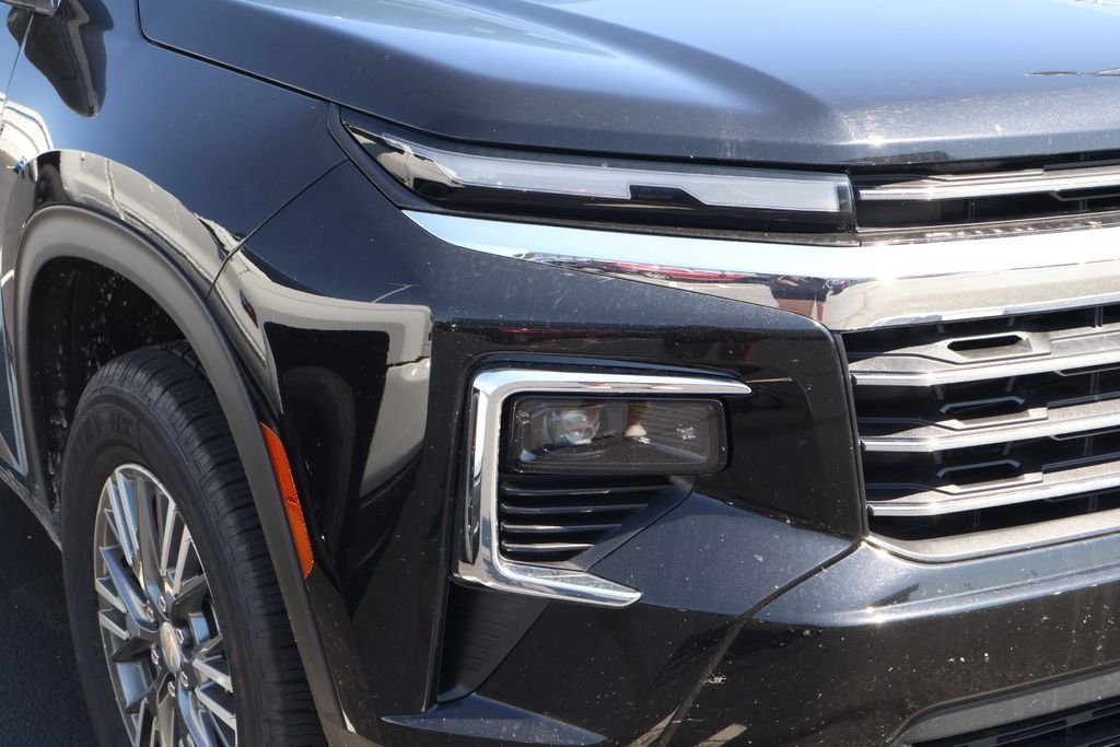 Used 2026 Mosaic Black Metallic Chevrolet LT image 4