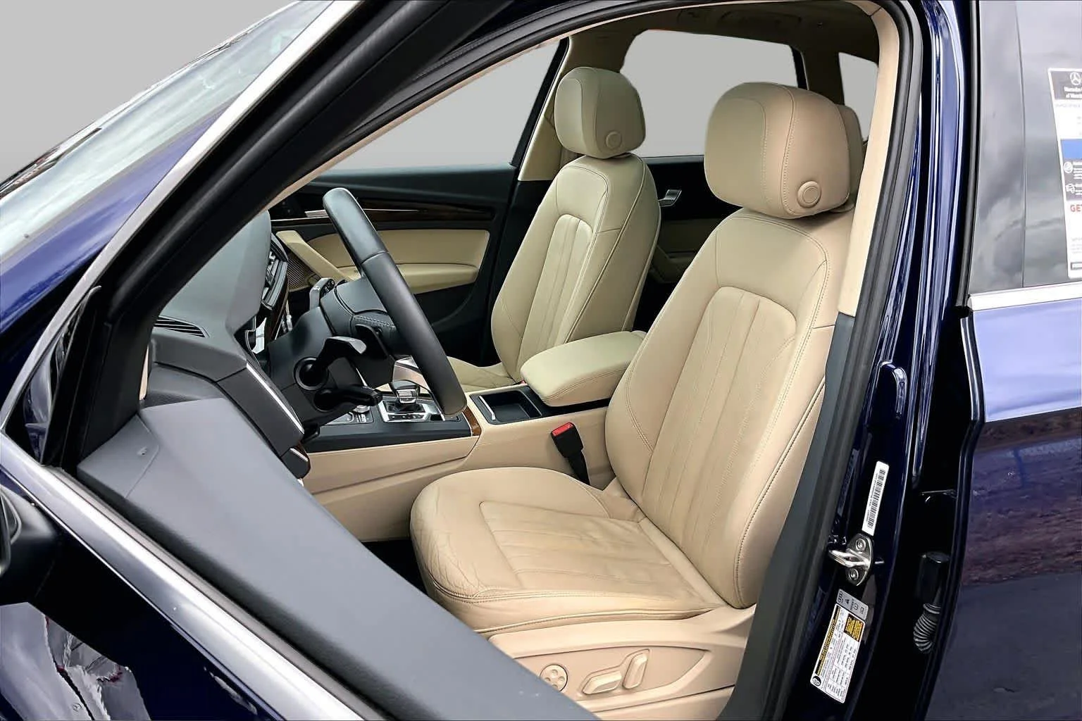 Used 2018 Navarra Blue Metallic Audi Premium Plus image 9