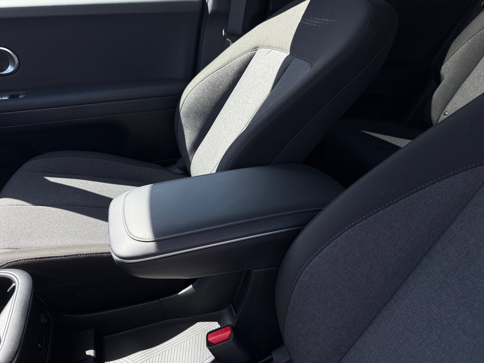 Used 2024 Cyber Gray Hyundai SEL image 14