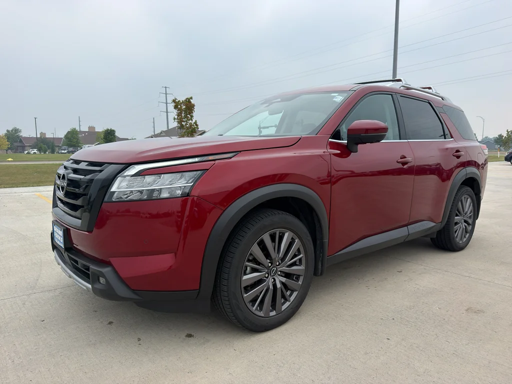 Used 2023 Scarlet Ember Tintcoat Nissan SL image 2