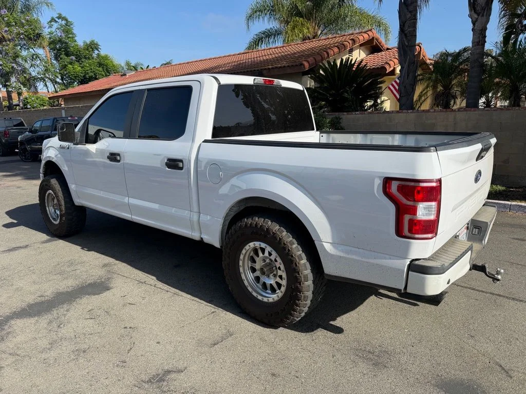 Used 2018 White Ford XL image 9