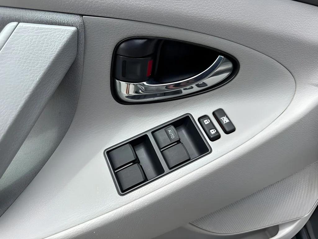 Used 2008 Gray Toyota LE image 22