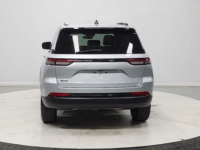 Used 2025 Silver Jeep Altitude image 6