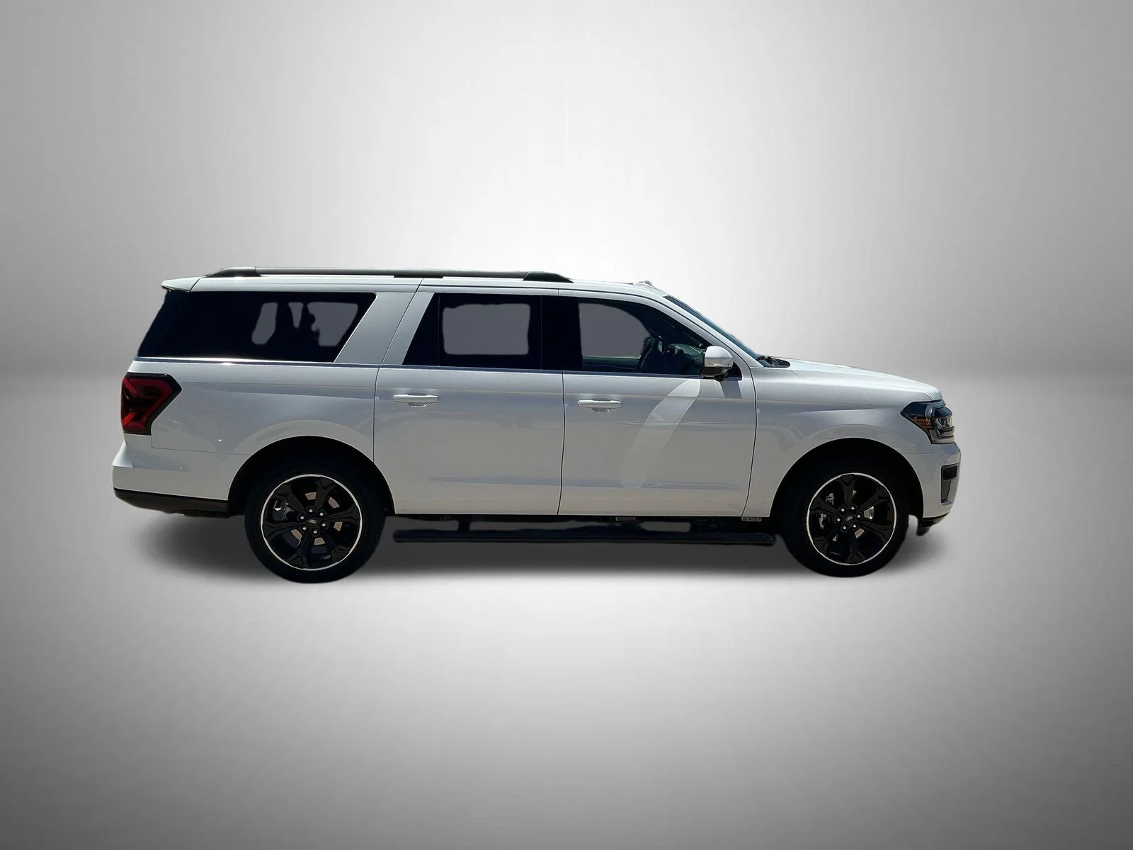 Used 2023 White Ford Limited image 4