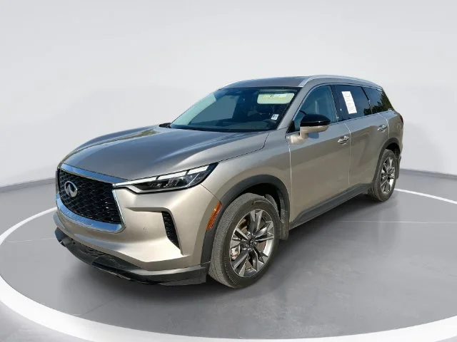 Used 2023 Silver INFINITI LUXE image 1