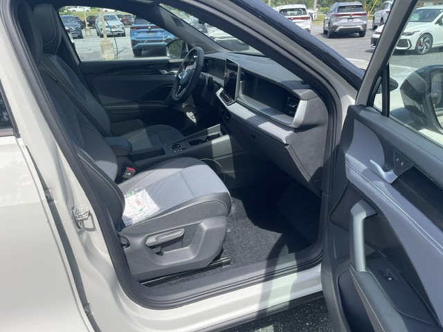 New 2026 Sandstone W/Deep Black Roof Volkswagen SE R-Line AWD image 5