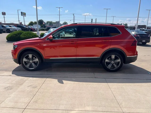 Used 2019 Red Volkswagen 2.0T SEL Premium image 6