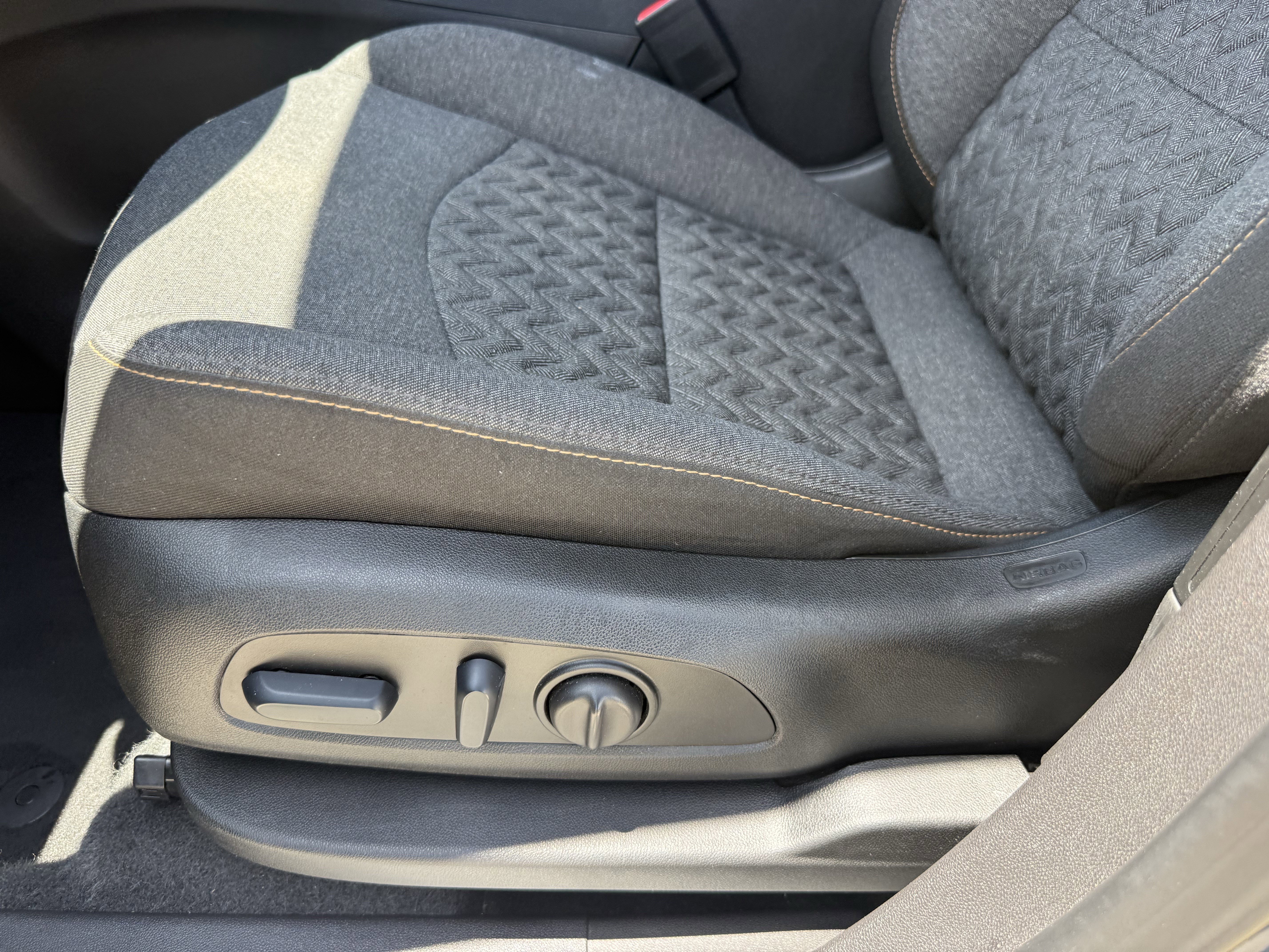 Used 2024 Lakeshore Blue Metallic Chevrolet  image 28