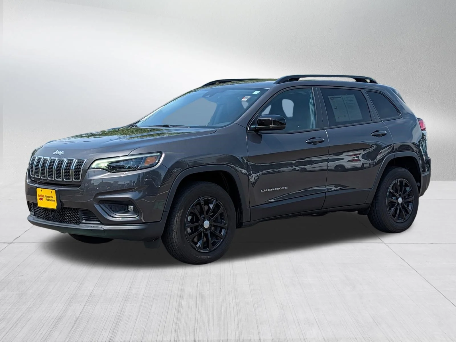 Used 2022 Granite Crystal Metallic Clearcoat Jeep Latitude Lux image 3