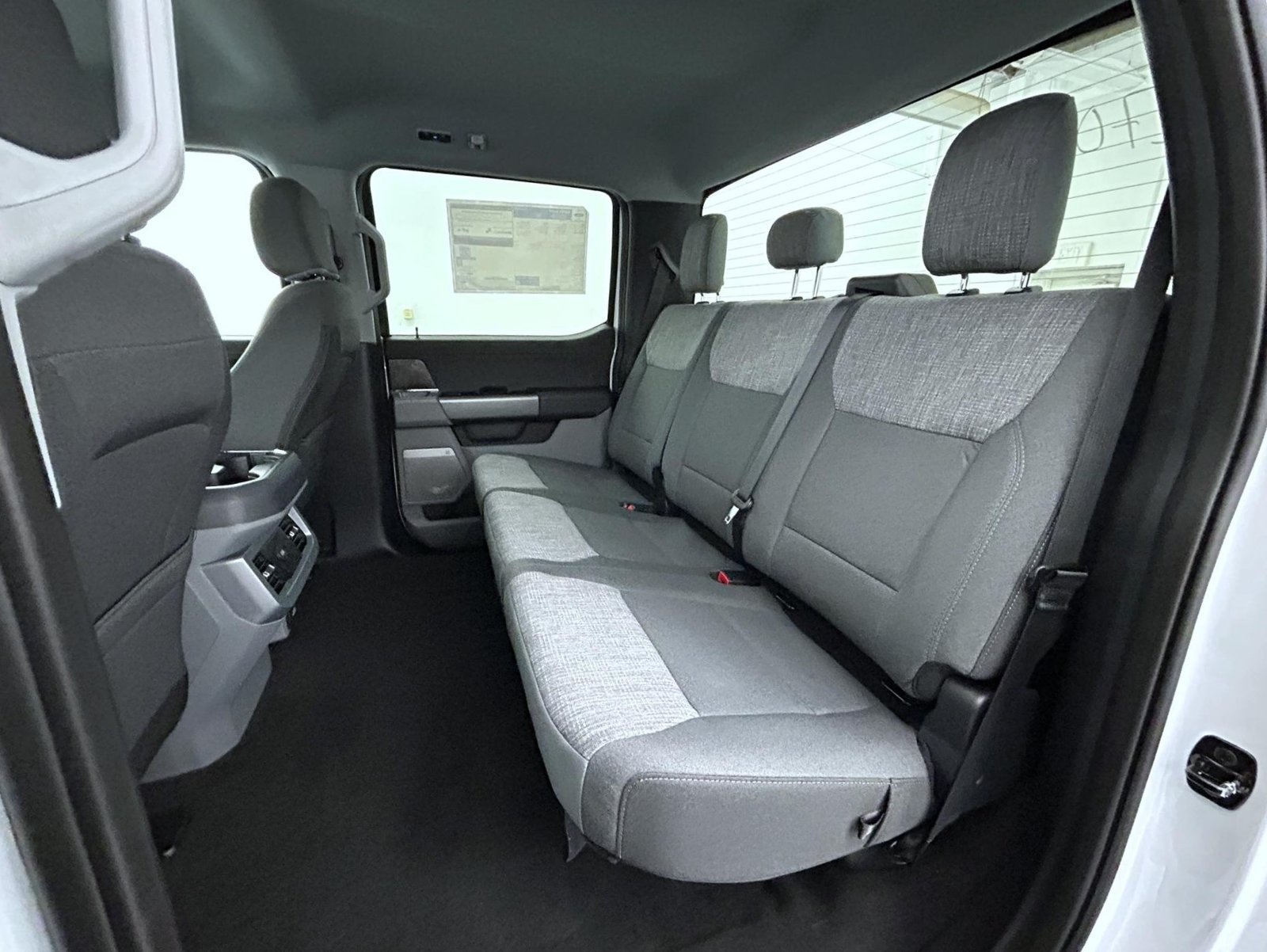 New 2027 Oxford White Ford XLT image 19
