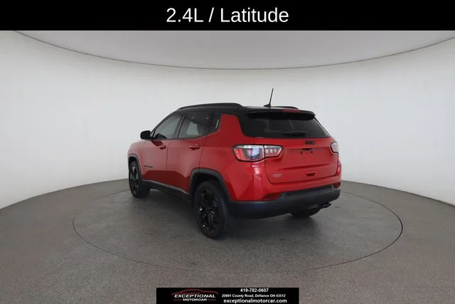 Used 2019 Red Jeep Latitude image 12