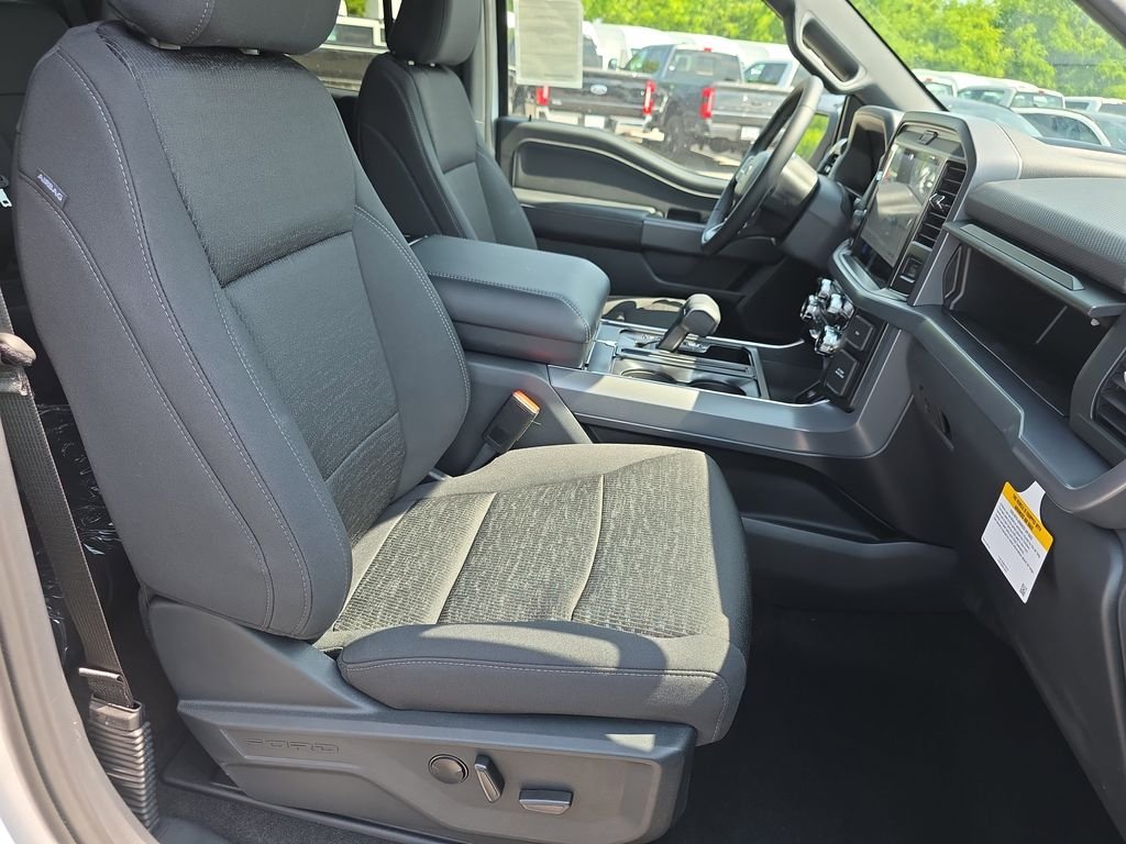 New 2026 Oxford White Ford XLT image 34