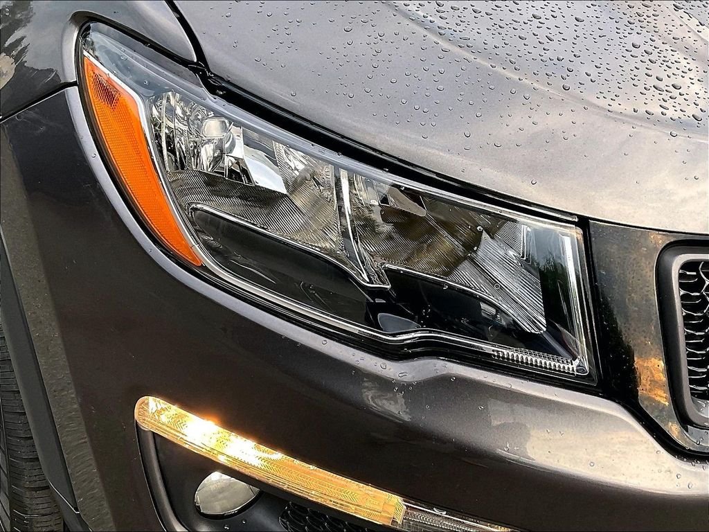 Used 2020 Granite Crystal Metallic Clearcoat Jeep Trailhawk image 32