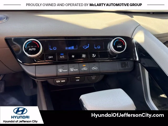 Used 2025 White Hyundai Blue image 19