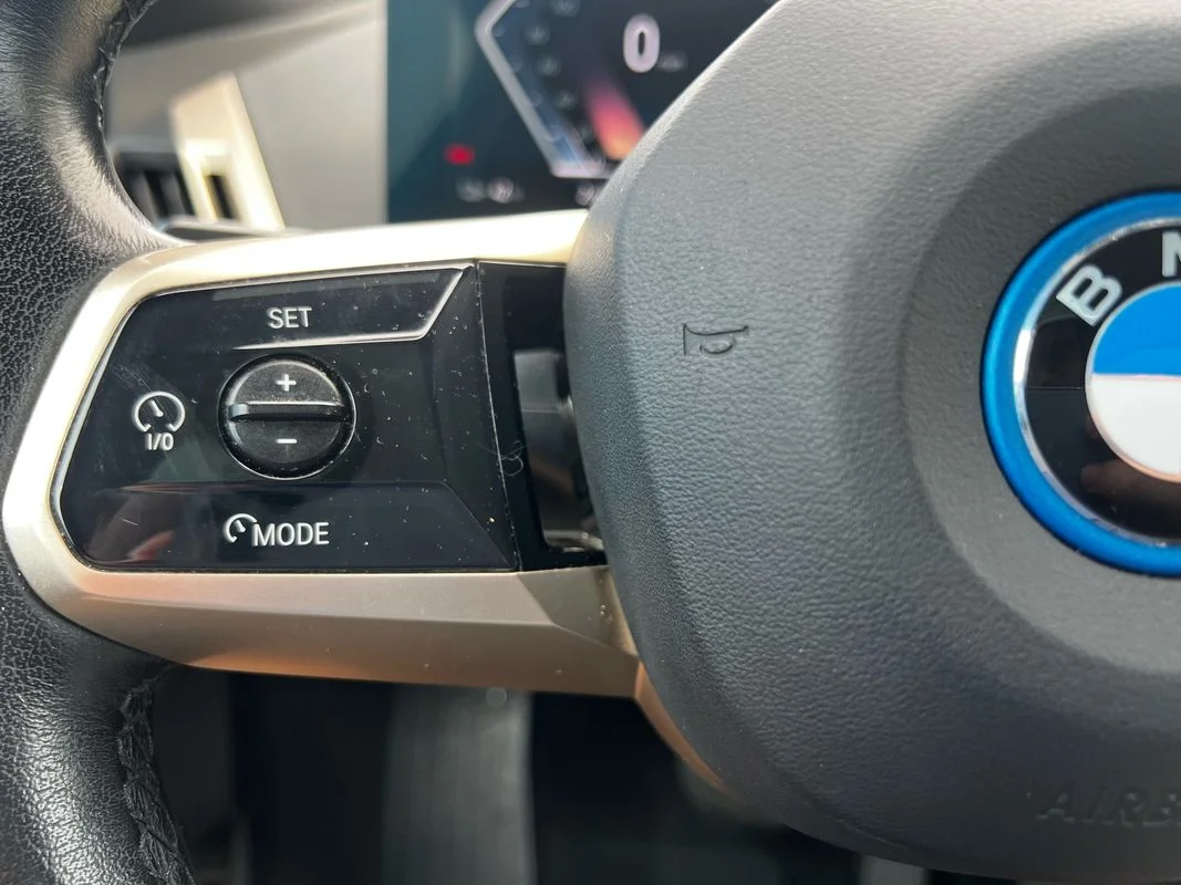 Used 2024 White BMW xDrive50 image 24