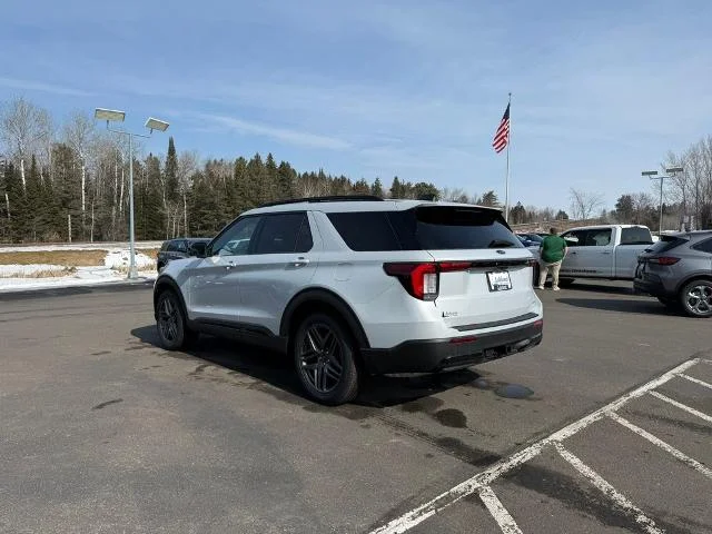 2026 Ford Explorer ST-Line - Photo 35