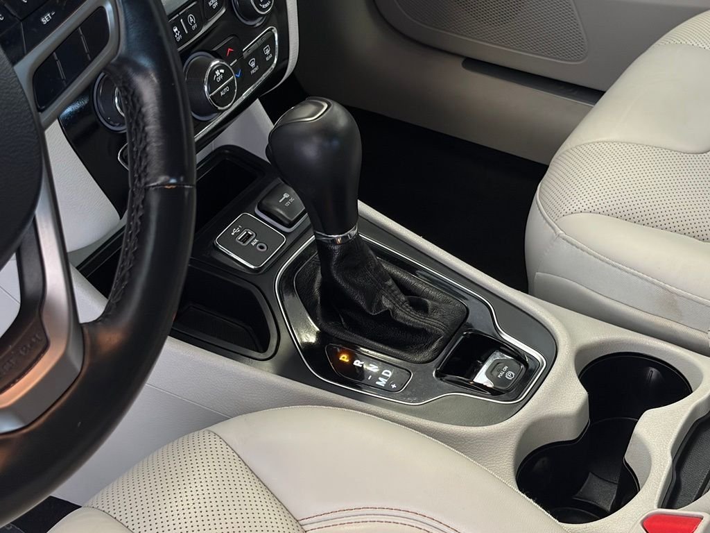 Used 2020 Velvet Jeep Limited image 11