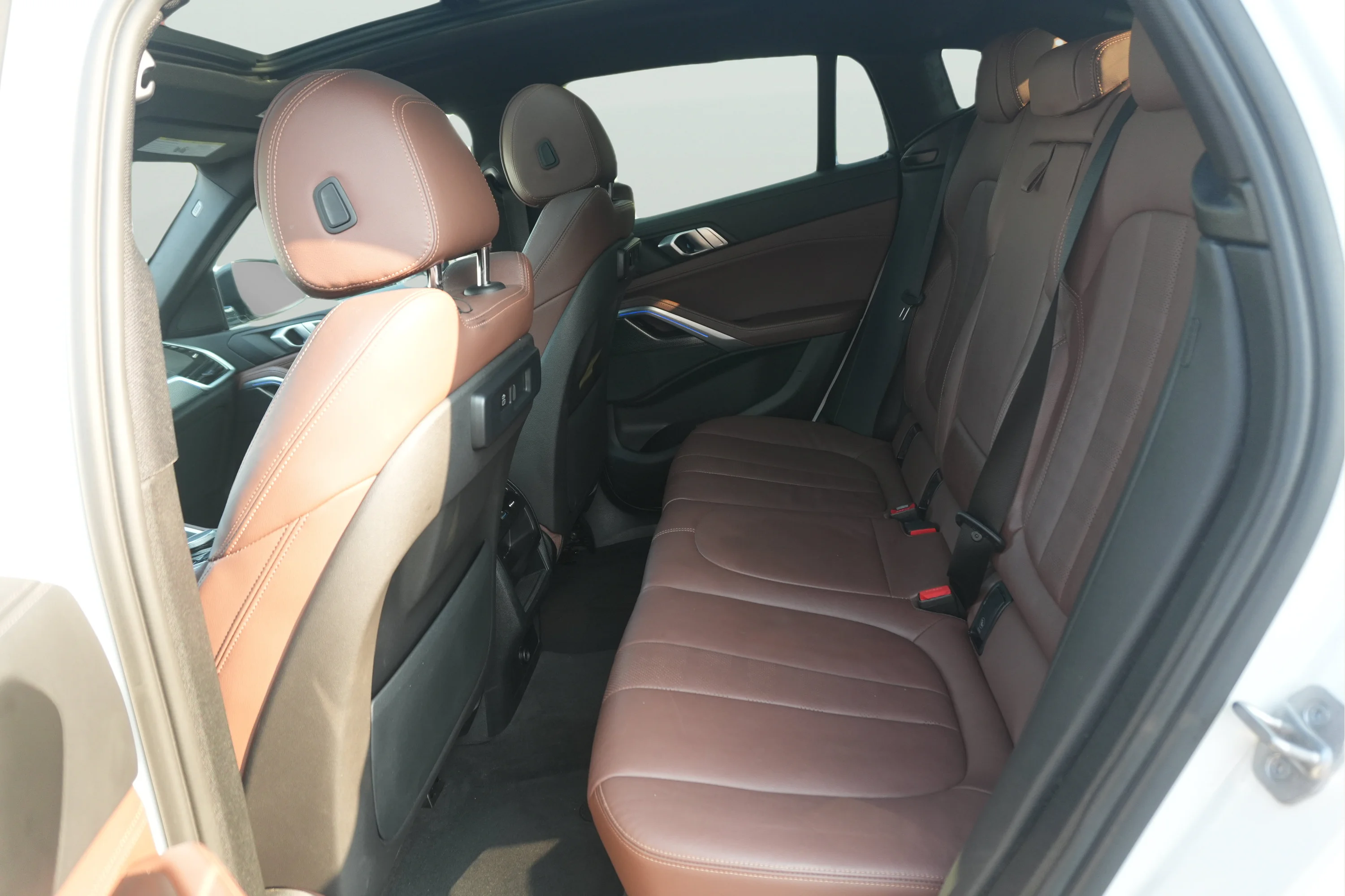 Used 2022 Mineral White Metallic BMW xDrive40i image 15