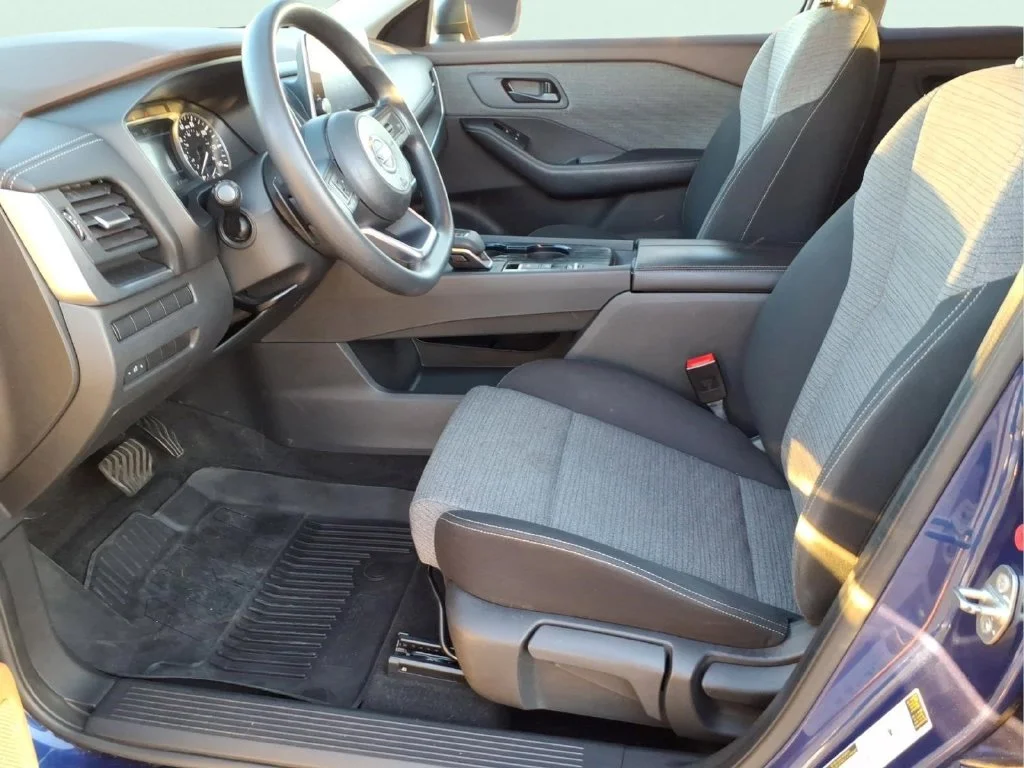 Used 2021 Blue Nissan S image 19
