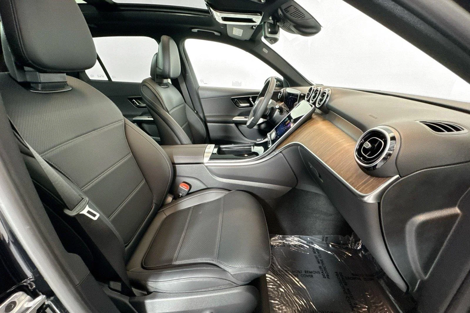 Used 2026 Black Mercedes-Benz GLC 300 image 27