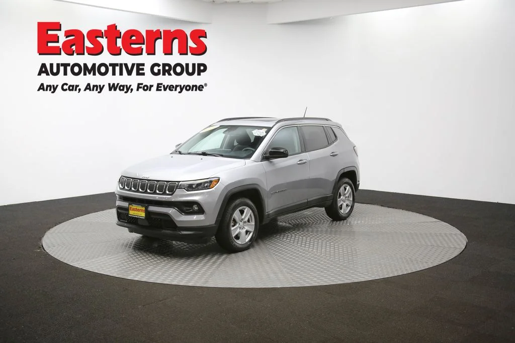 Used 2022 Silver Jeep Latitude image 52
