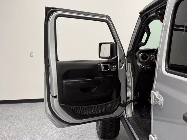Used 2022 Silver Jeep Rubicon image 10