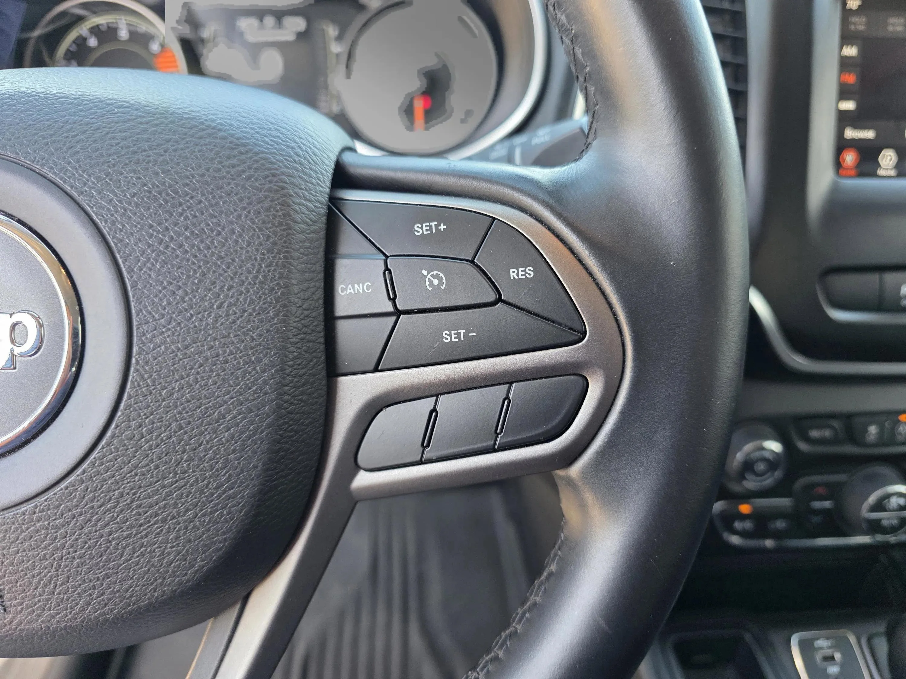 Used 2019 Diamond Black Crystal Pearlcoat Jeep Latitude Plus image 21