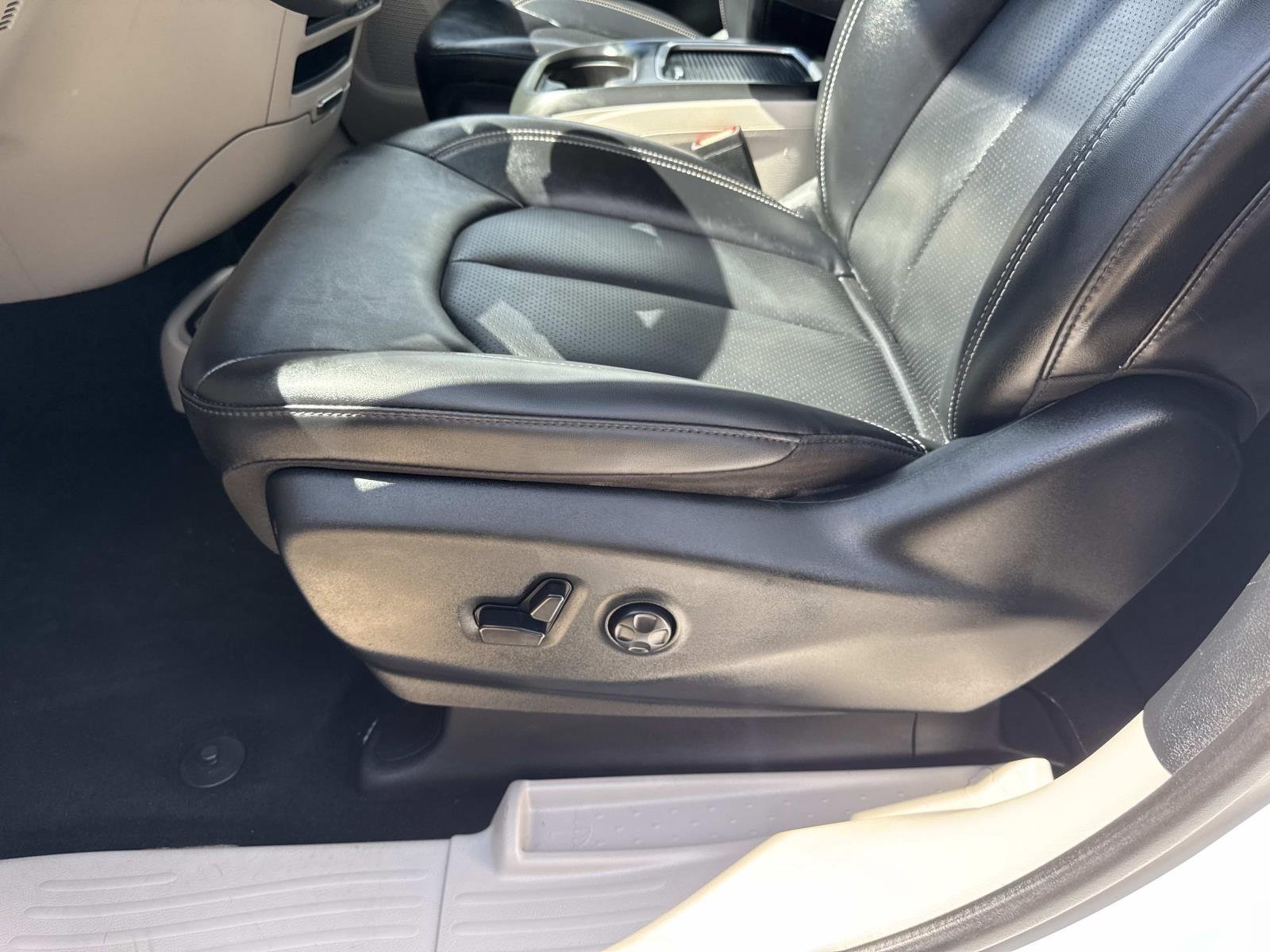 Used 2024 Bright White Clearcoat Chrysler Touring L image 16
