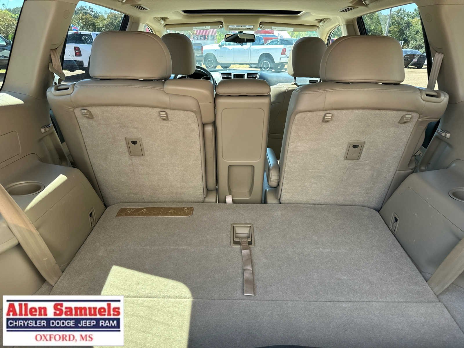 Used 2010 Blizzard Pearl Toyota Limited w/3rd Row image 39