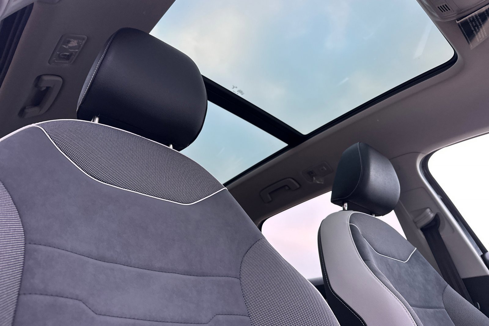 New 2026 Deep Black Pearl Volkswagen SE image 17