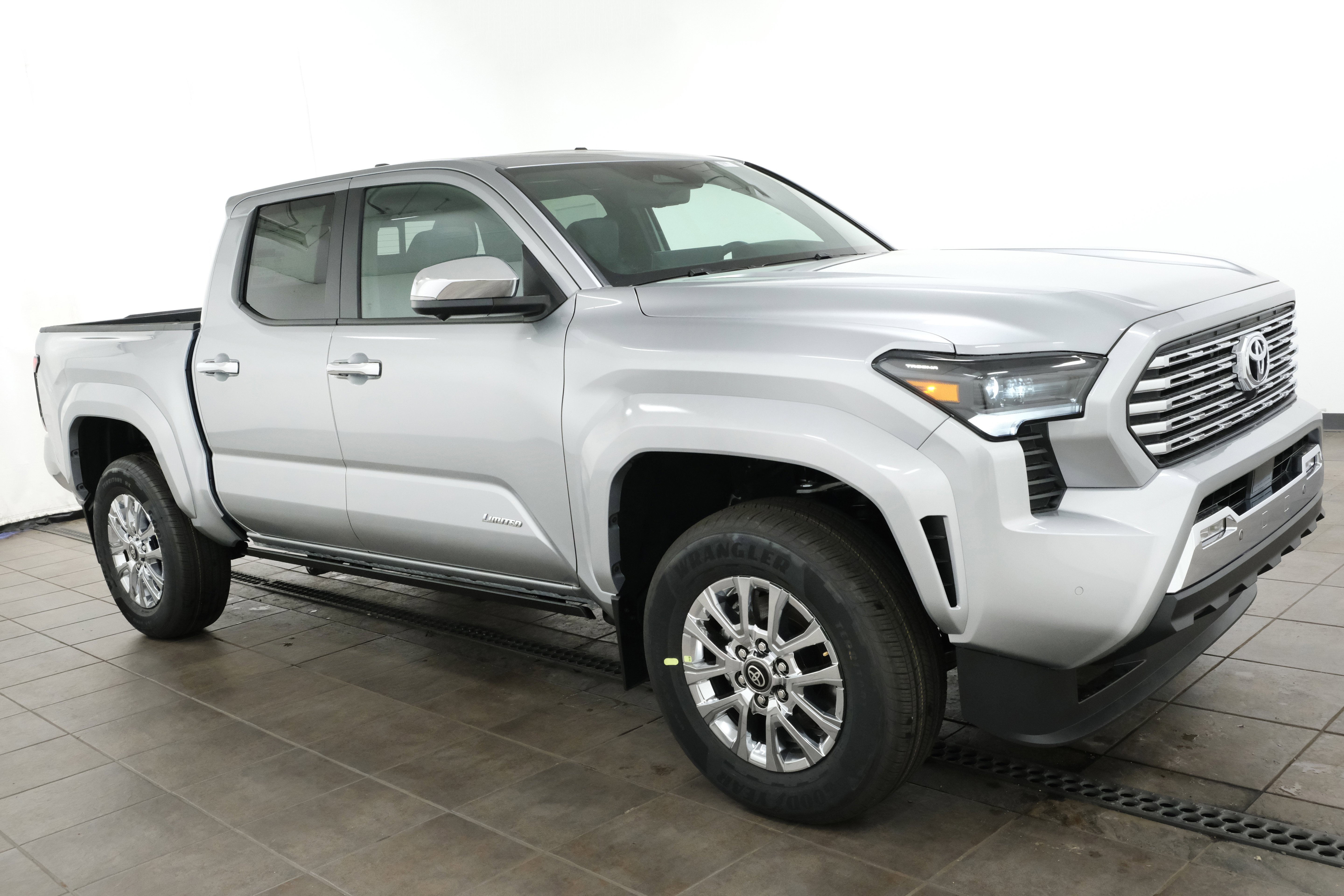 2026 Toyota Tacoma Limited - Photo 8