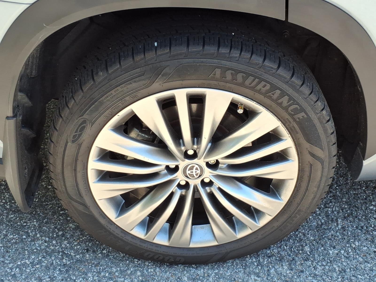 Used 2022  TOYOTA PLAT image 10