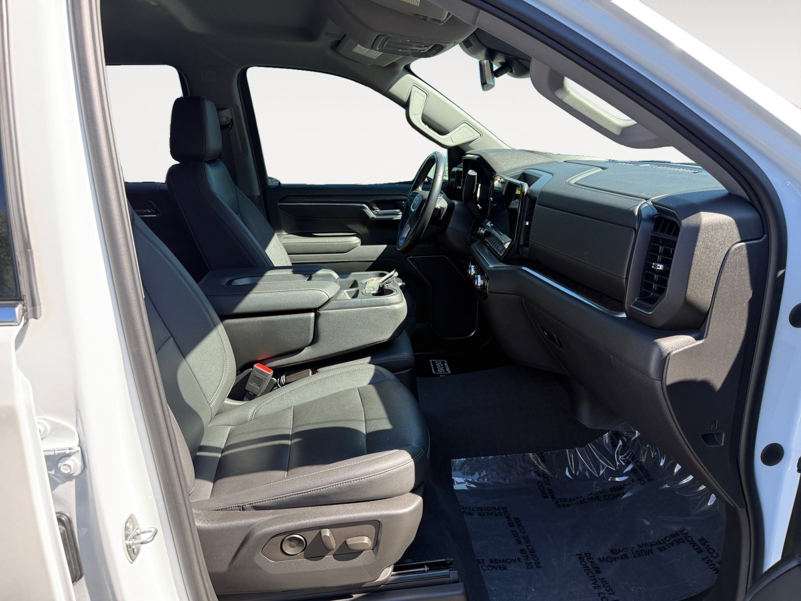 Used 2022 White Frost Tricoat GMC SLT image 19
