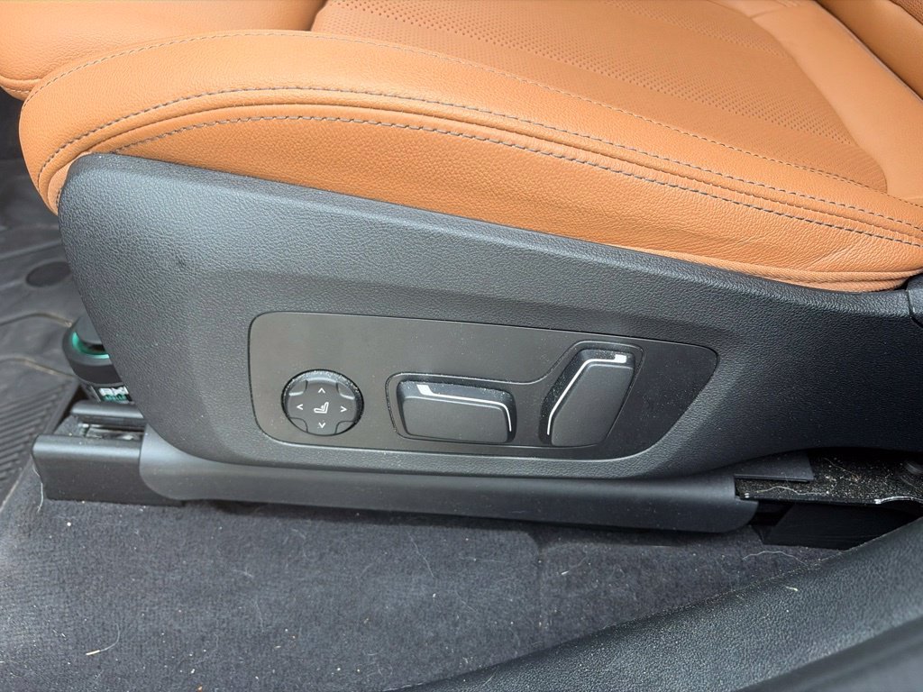 Used 2024 Dark Graphite Metallic BMW sDrive30i image 12