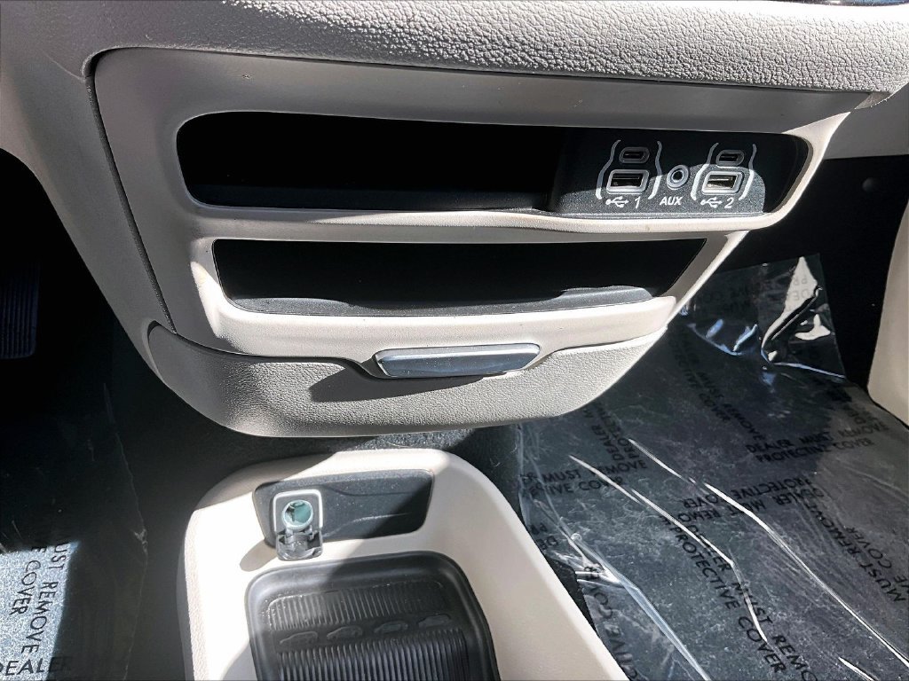 Used 2023 Bright White Clearcoat Chrysler Touring L image 28