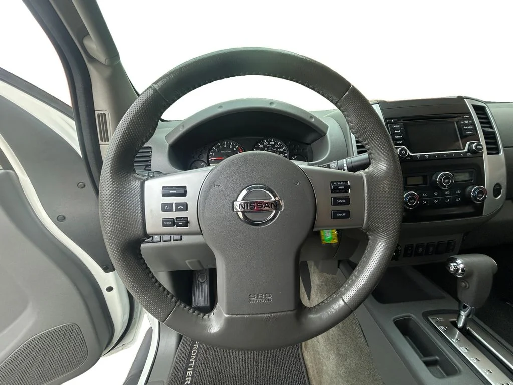 Used 2017 Glacier White Nissan  image 13