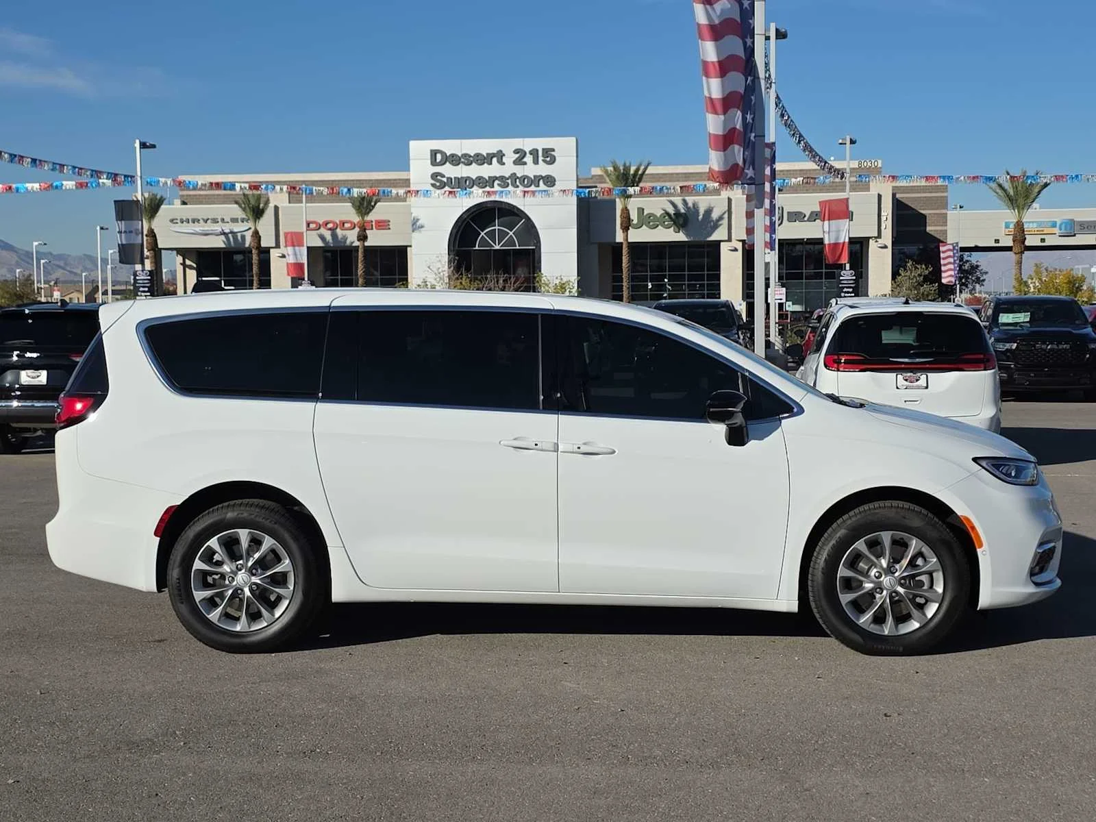 New 2026 Bright White Clear-Coat Exterior Paint Chrysler Select image 9