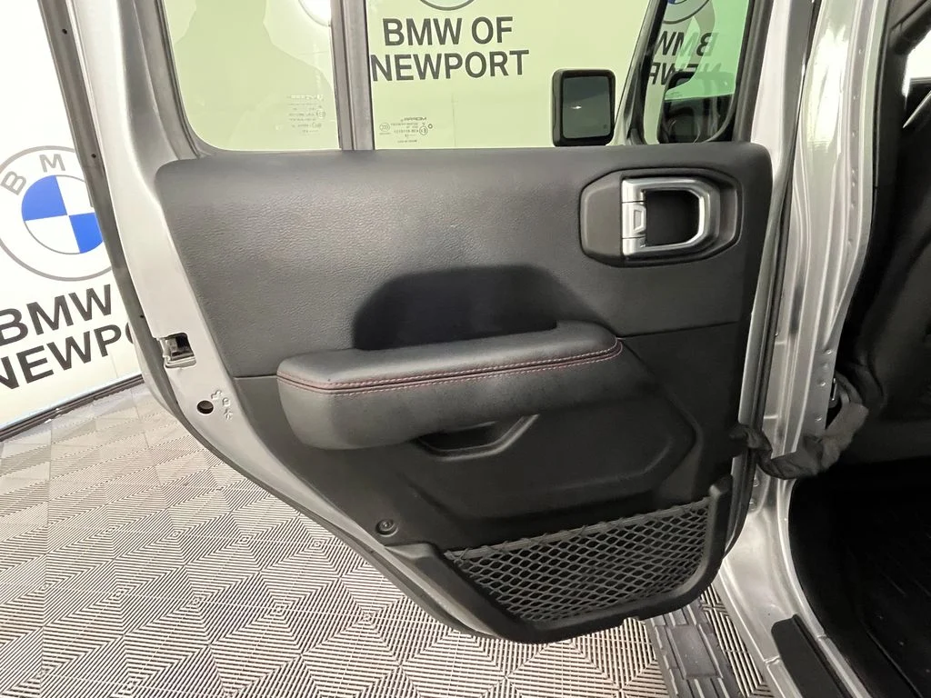 Used 2018 Silver Jeep Unlimited Rubicon image 26