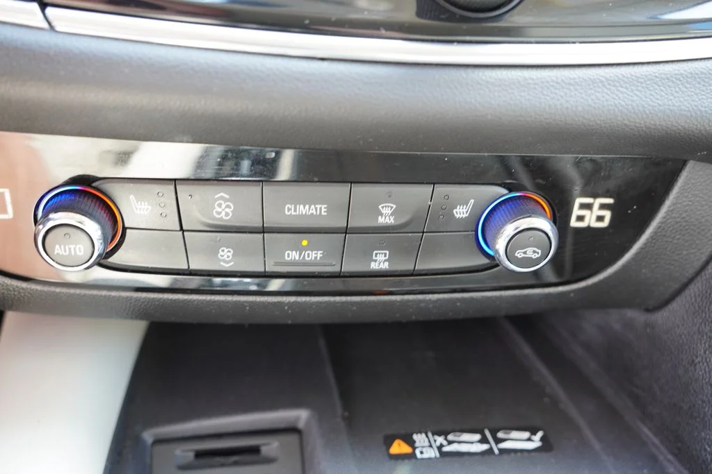 Used 2024 White Frost Tricoat Buick Essence image 29