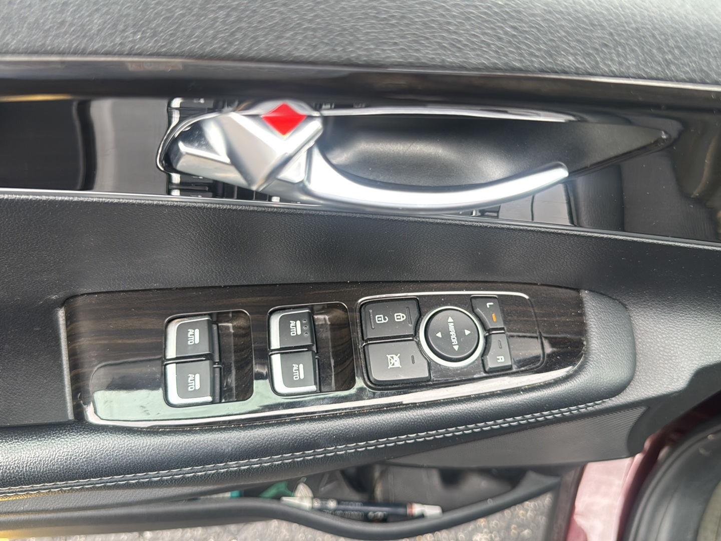Used 2019 Sangria Kia LX image 11