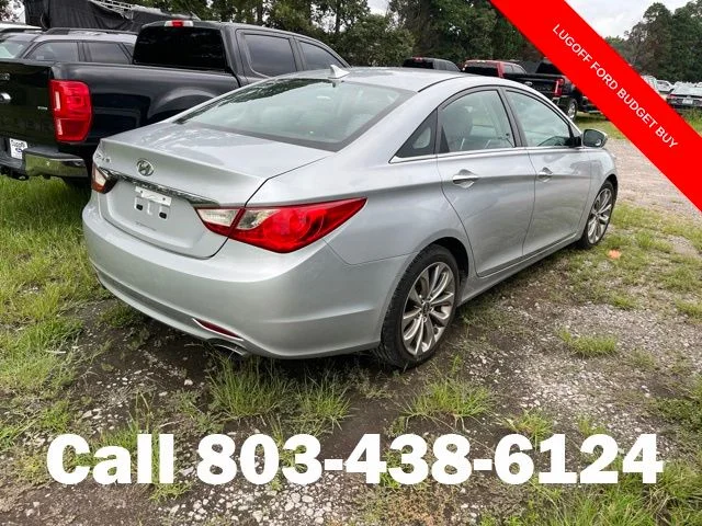 Used 2011 Radiant Silver Hyundai SE image 2