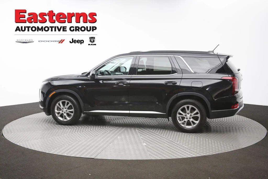 Used 2022 Black Hyundai SE image 63