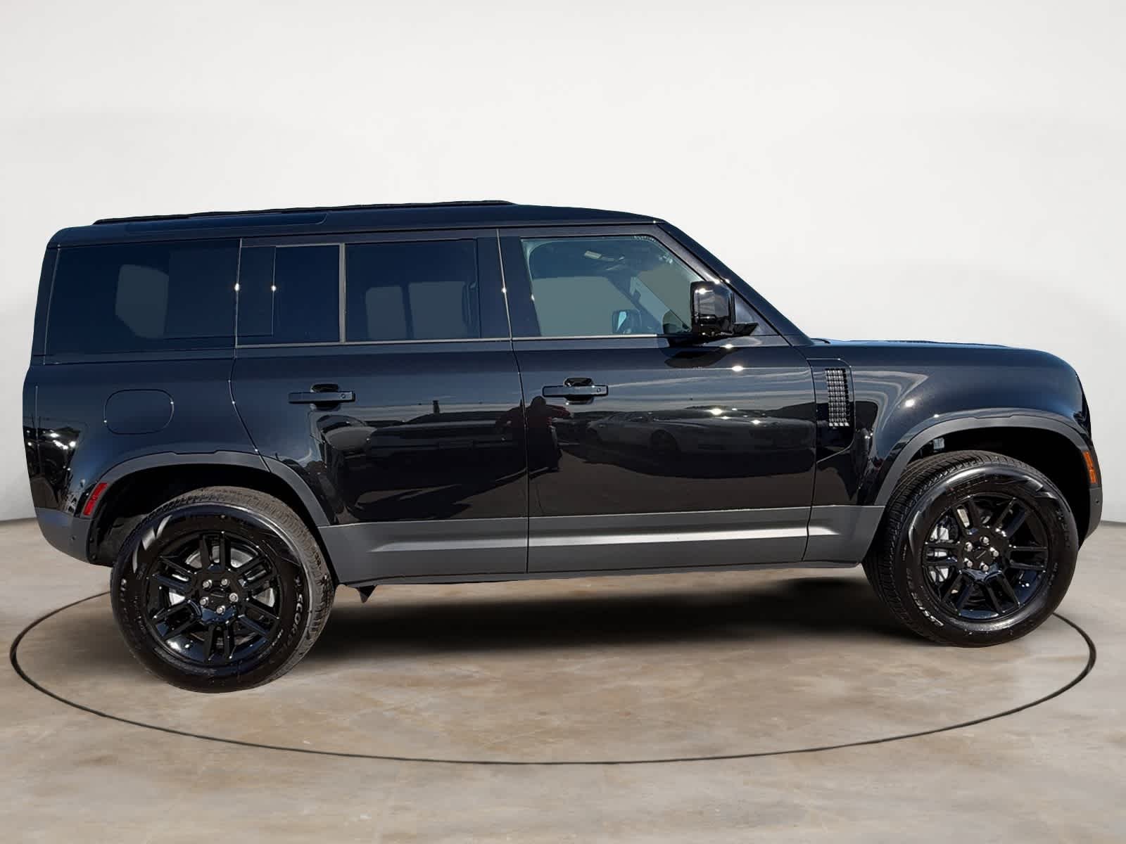 New 2026 Santorini Black LAND ROVER S image 6