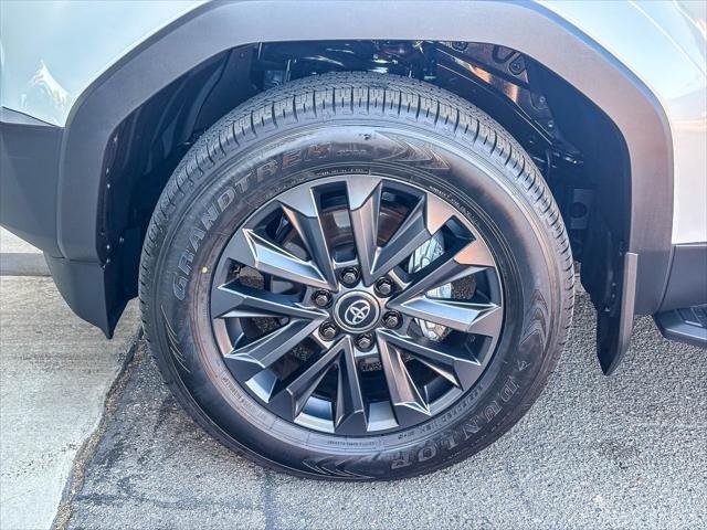 Certified Used 2025 WIND CHILL PEARL Toyota  image 10
